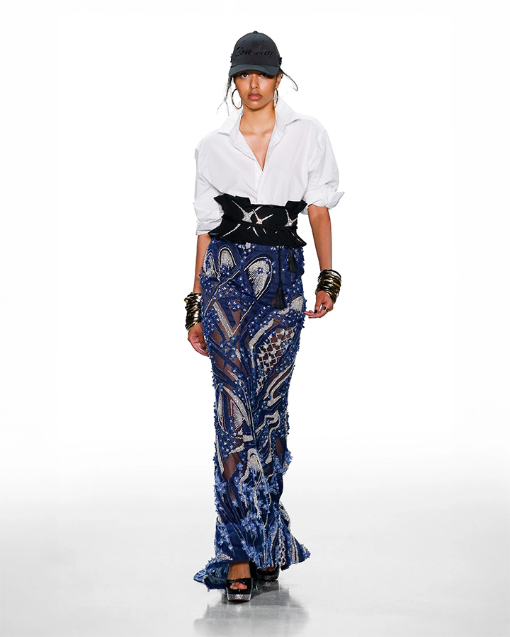 BLUE DENIM APPLIQUÉ long skirts WITH A WHITE SHIRT AND BLACK BELT
