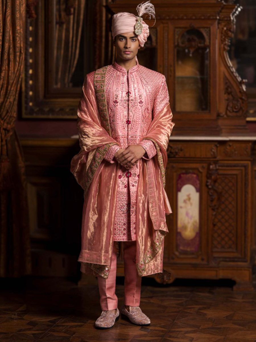 difference between achkan and sherwani