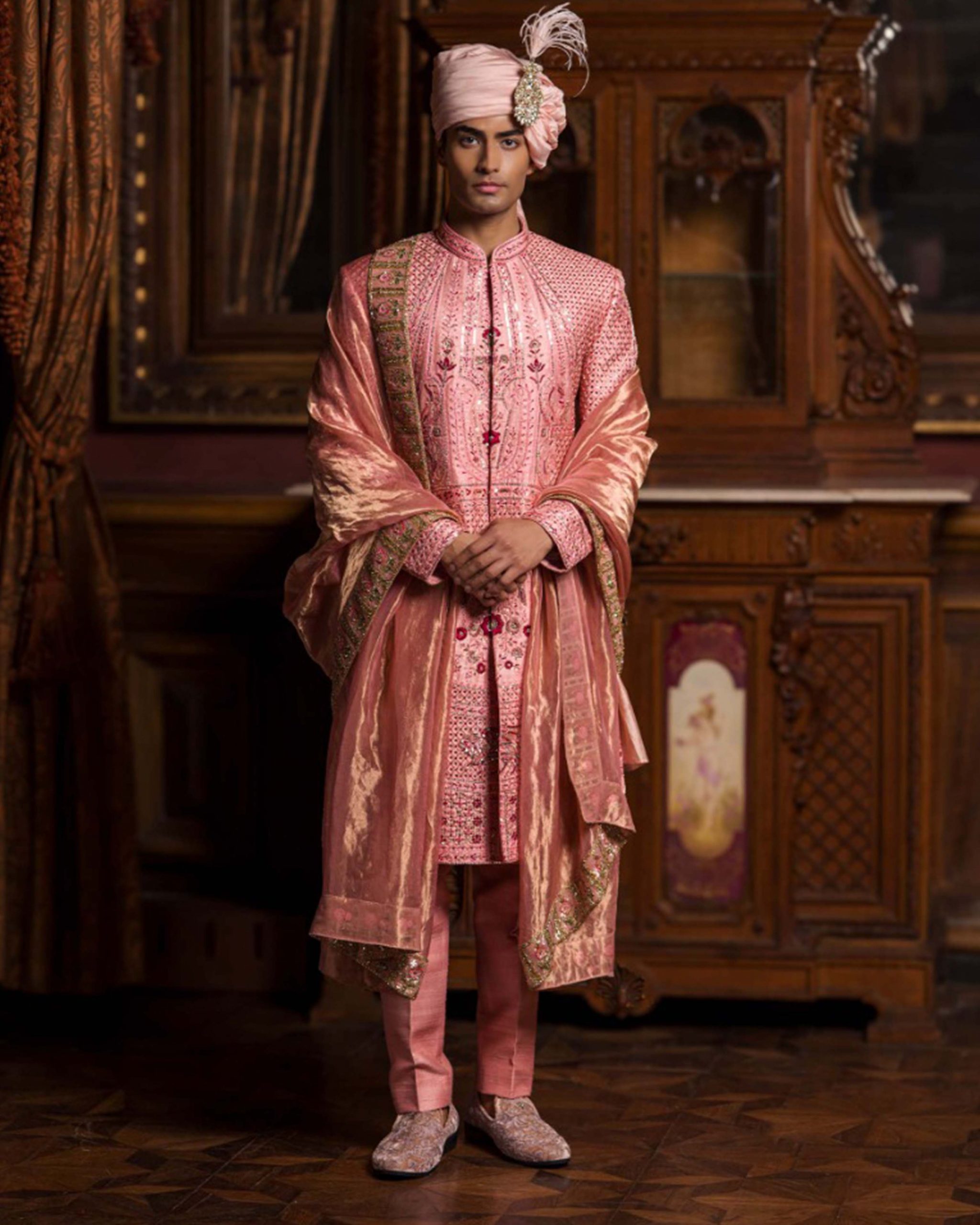 difference between achkan and sherwani
