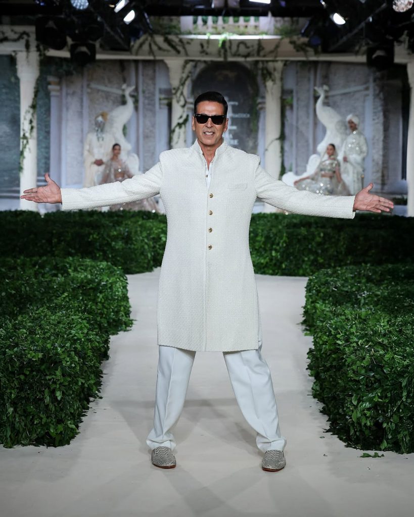 akshay kumar in sherwani