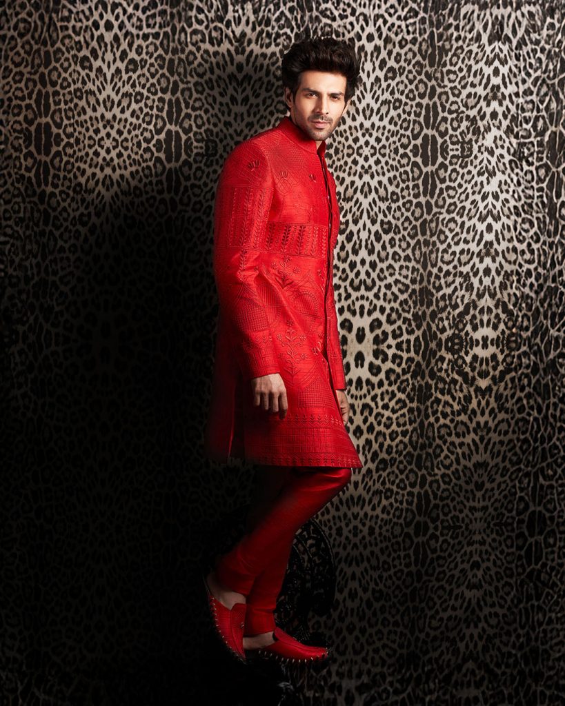kartik aryan in sherwani