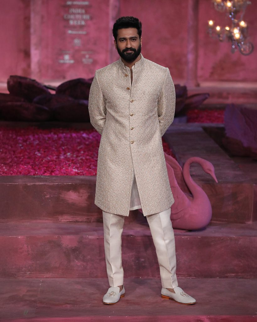 vicky kaushal in sherwani