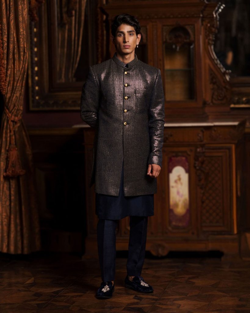 achkan with kurta